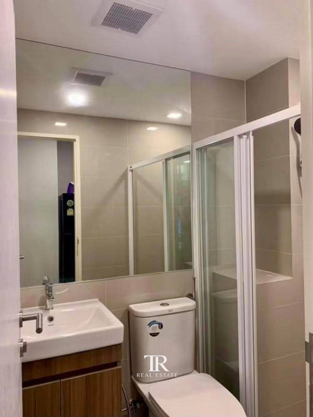 Brown Condo Phaholyothin 67