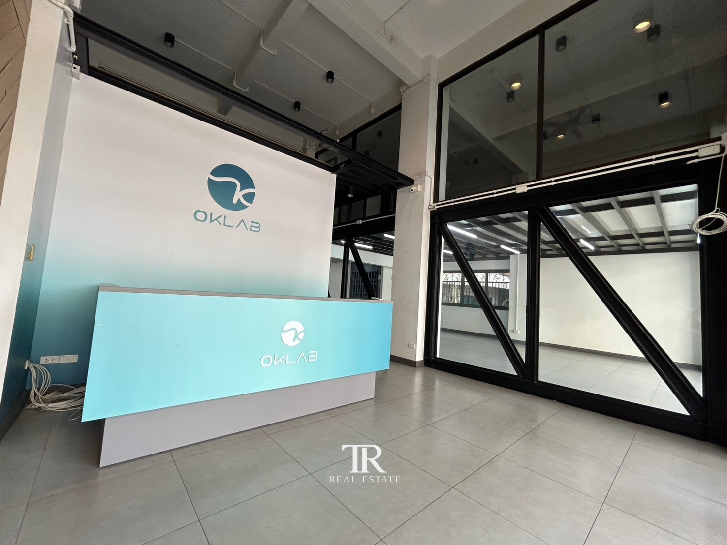 Stand-alone Office Building & Showroom On Nut 70/1