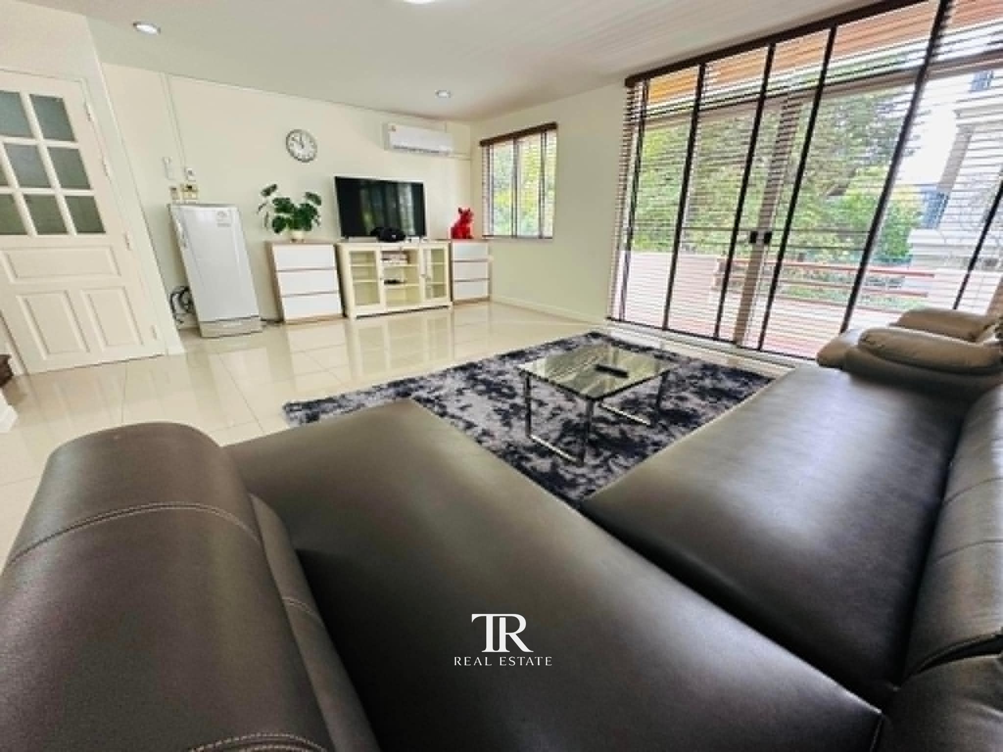 Spacious 4-Storey Single House for Rent: 5 Bedrooms in Sukhumvit 31 near BTS Phrom Phong