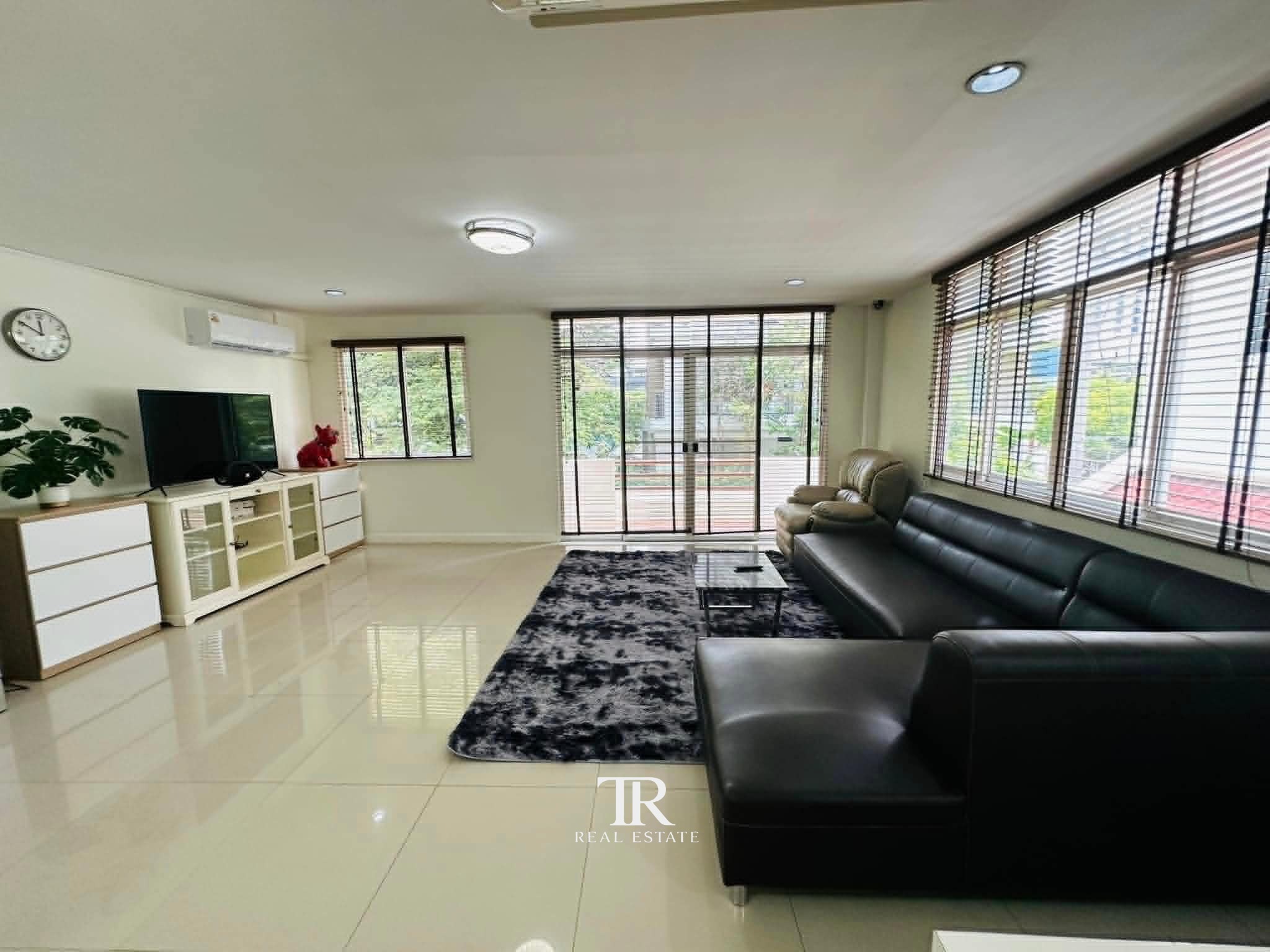 Spacious 4-Storey Single House for Rent: 5 Bedrooms in Sukhumvit 31 near BTS Phrom Phong