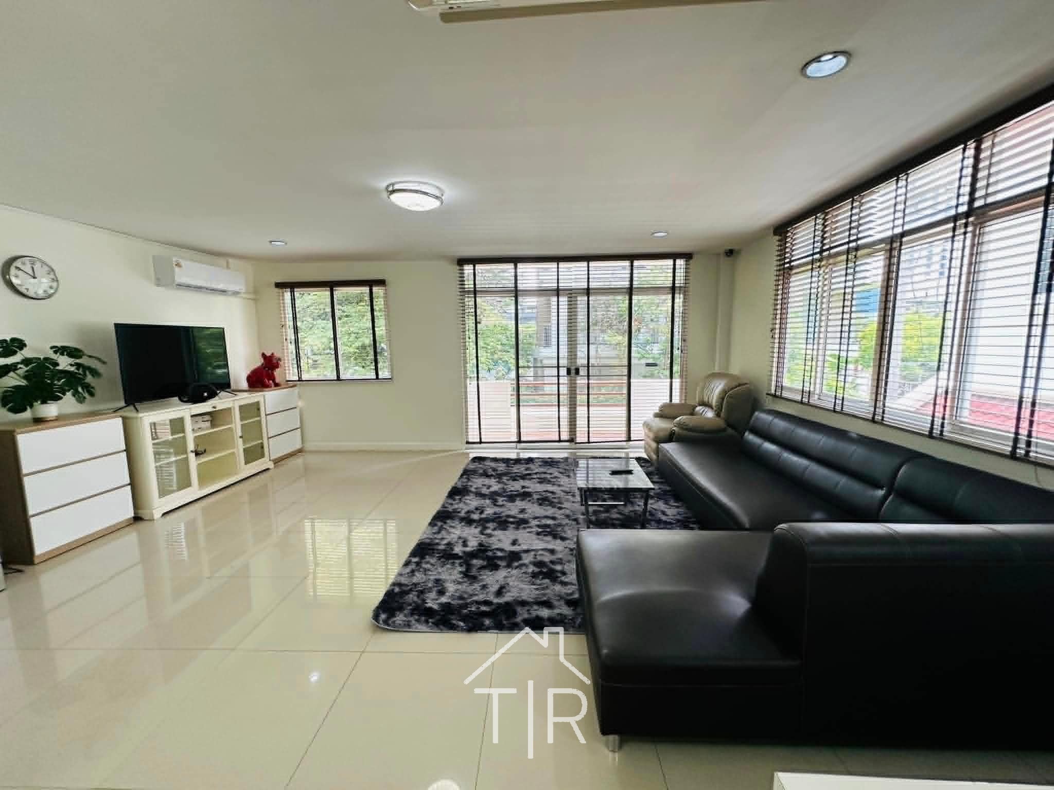 Spacious 4-Storey Single House for Rent: 5 Bedrooms in Sukhumvit 31 near BTS Phrom Phong