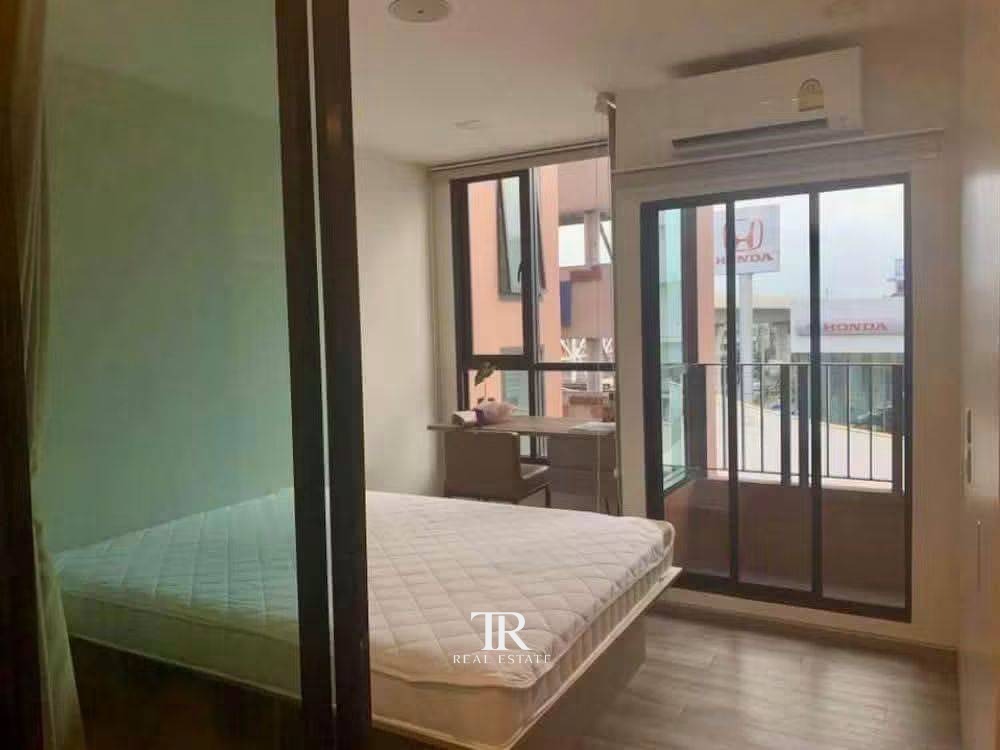 Brown Condo Phaholyothin 67