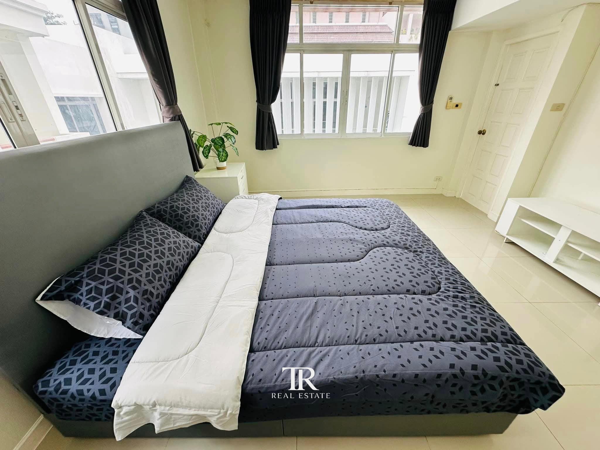 Spacious 4-Storey Single House for Rent: 5 Bedrooms in Sukhumvit 31 near BTS Phrom Phong