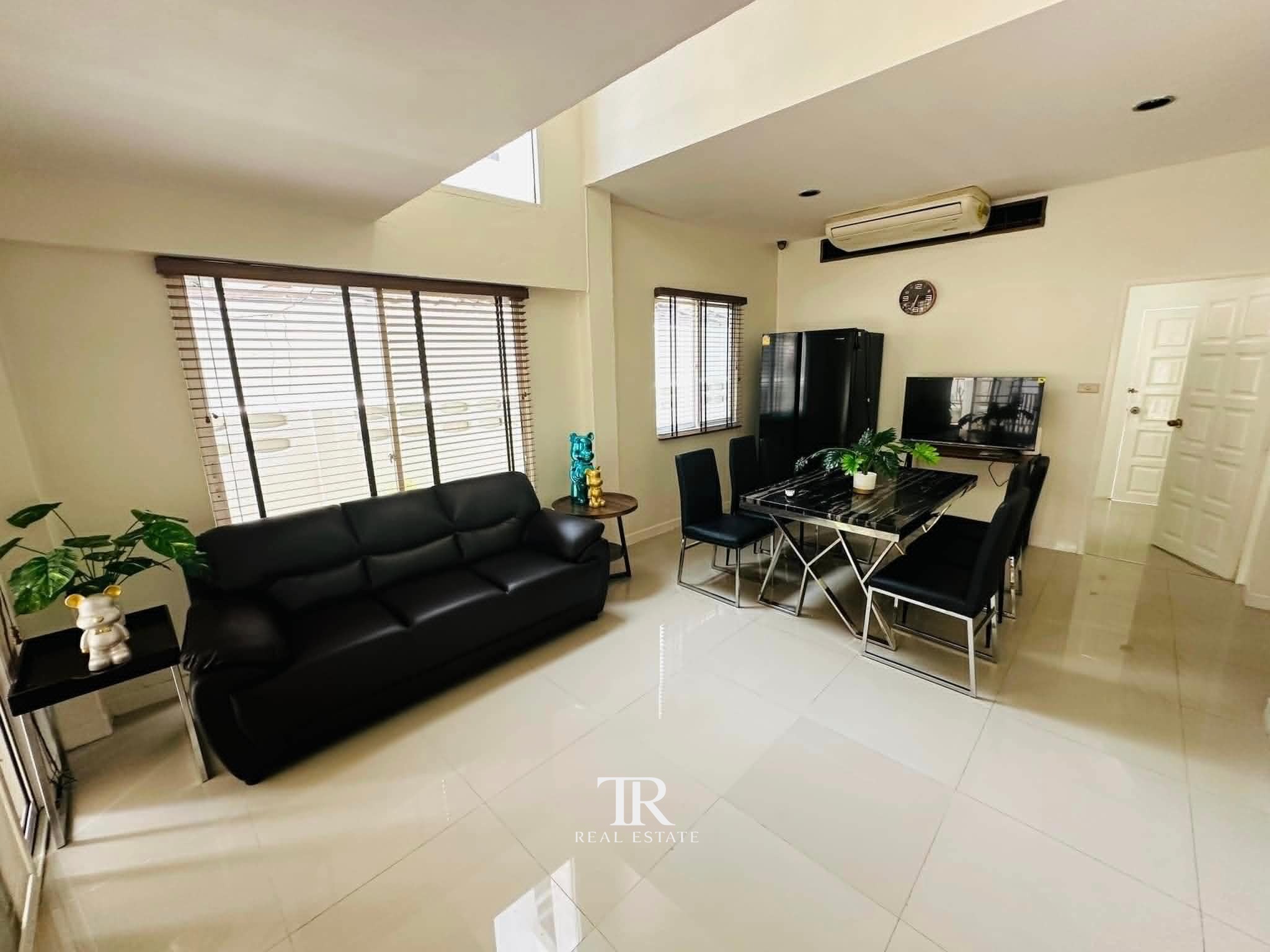 Spacious 4-Storey Single House for Rent: 5 Bedrooms in Sukhumvit 31 near BTS Phrom Phong
