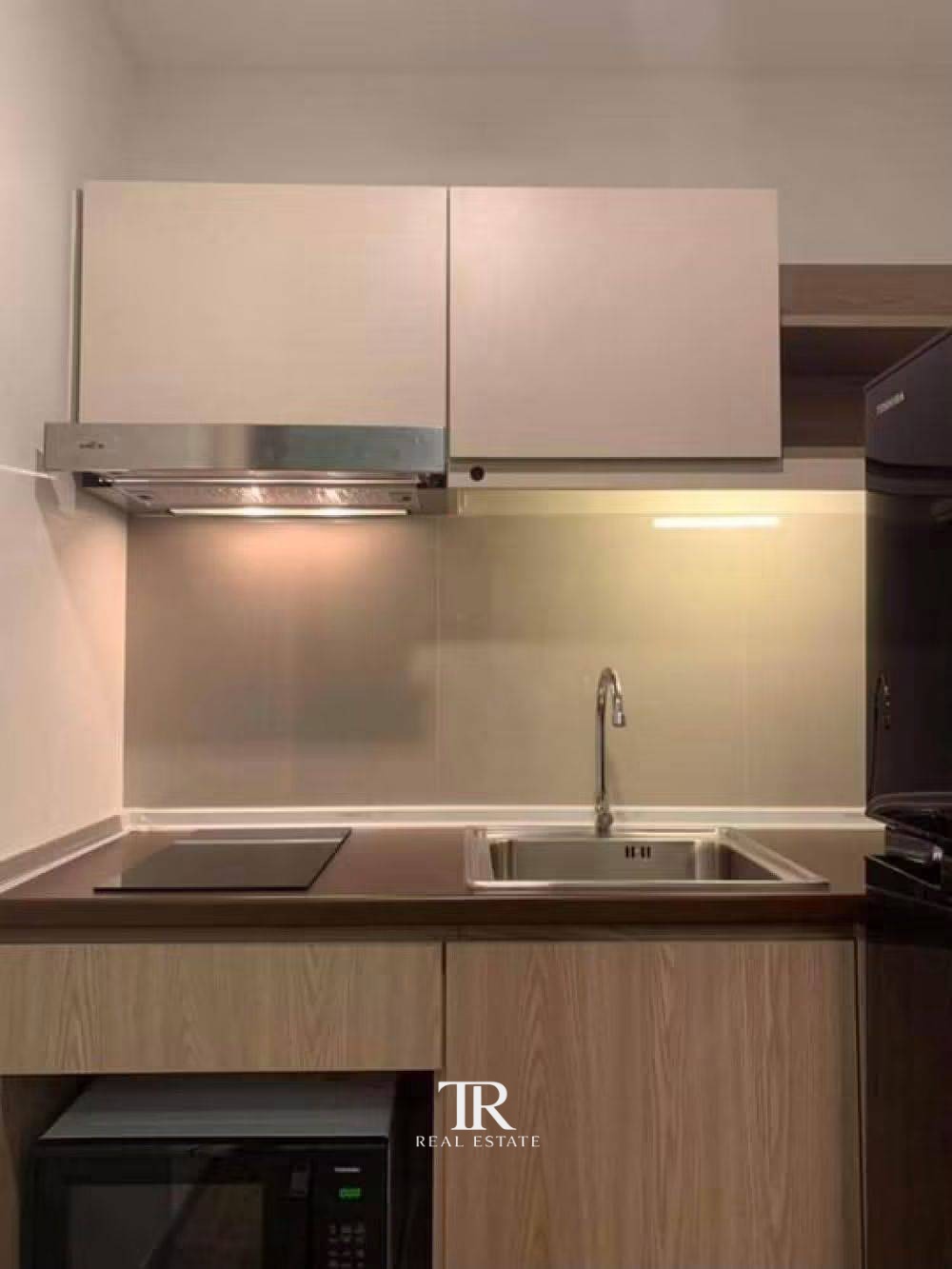Brown Condo Phaholyothin 67