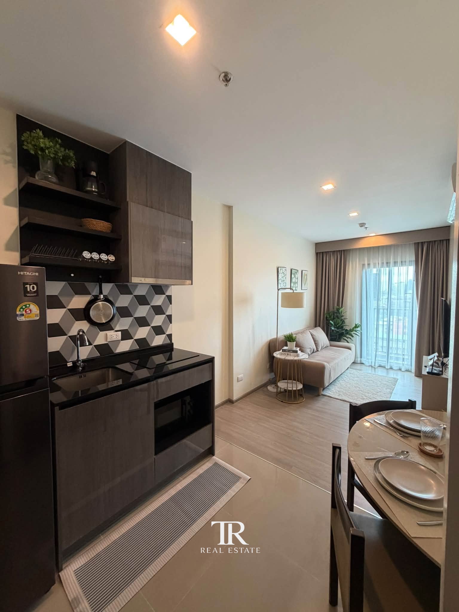 THE BASE Phetchaburi-Thonglor