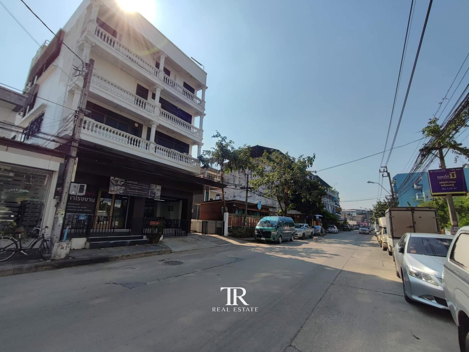 Stand-alone Office Building & Showroom On Nut 70/1