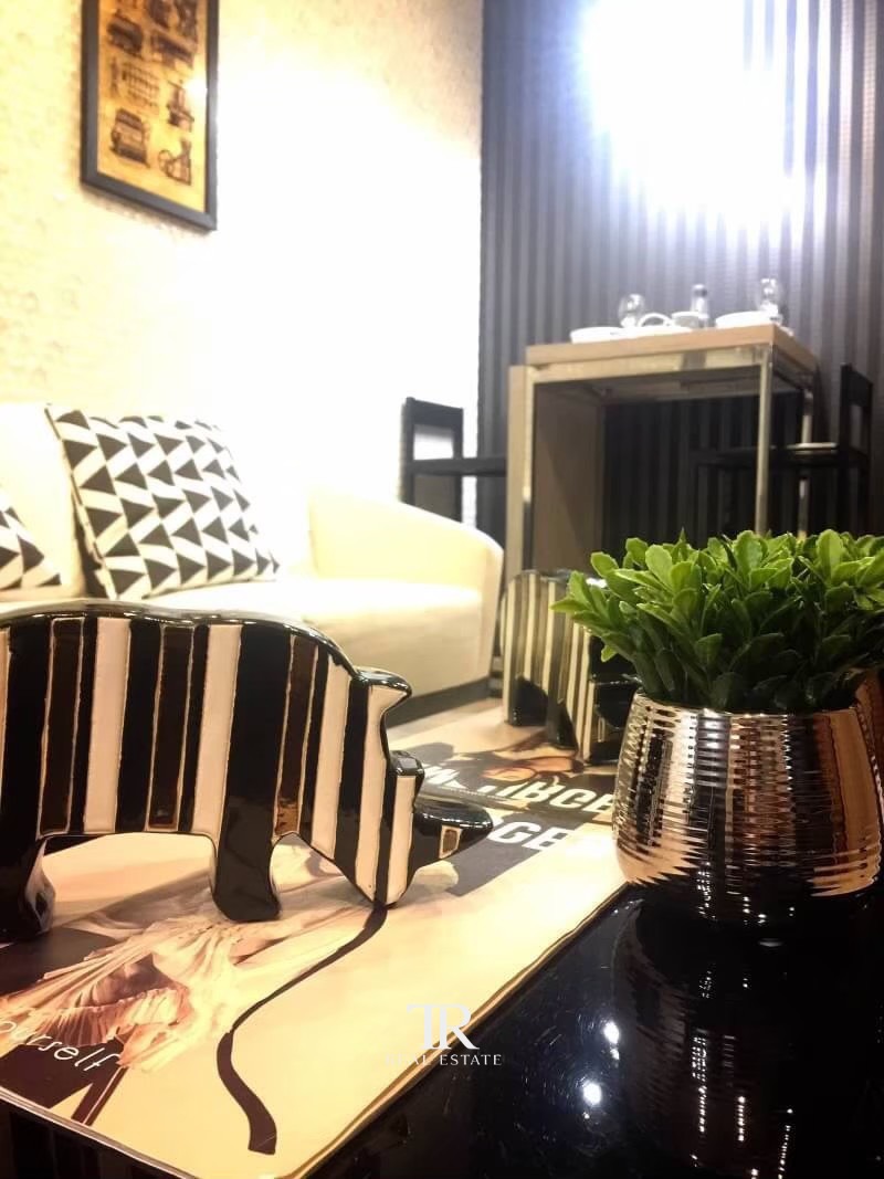 M Thonglor 10
