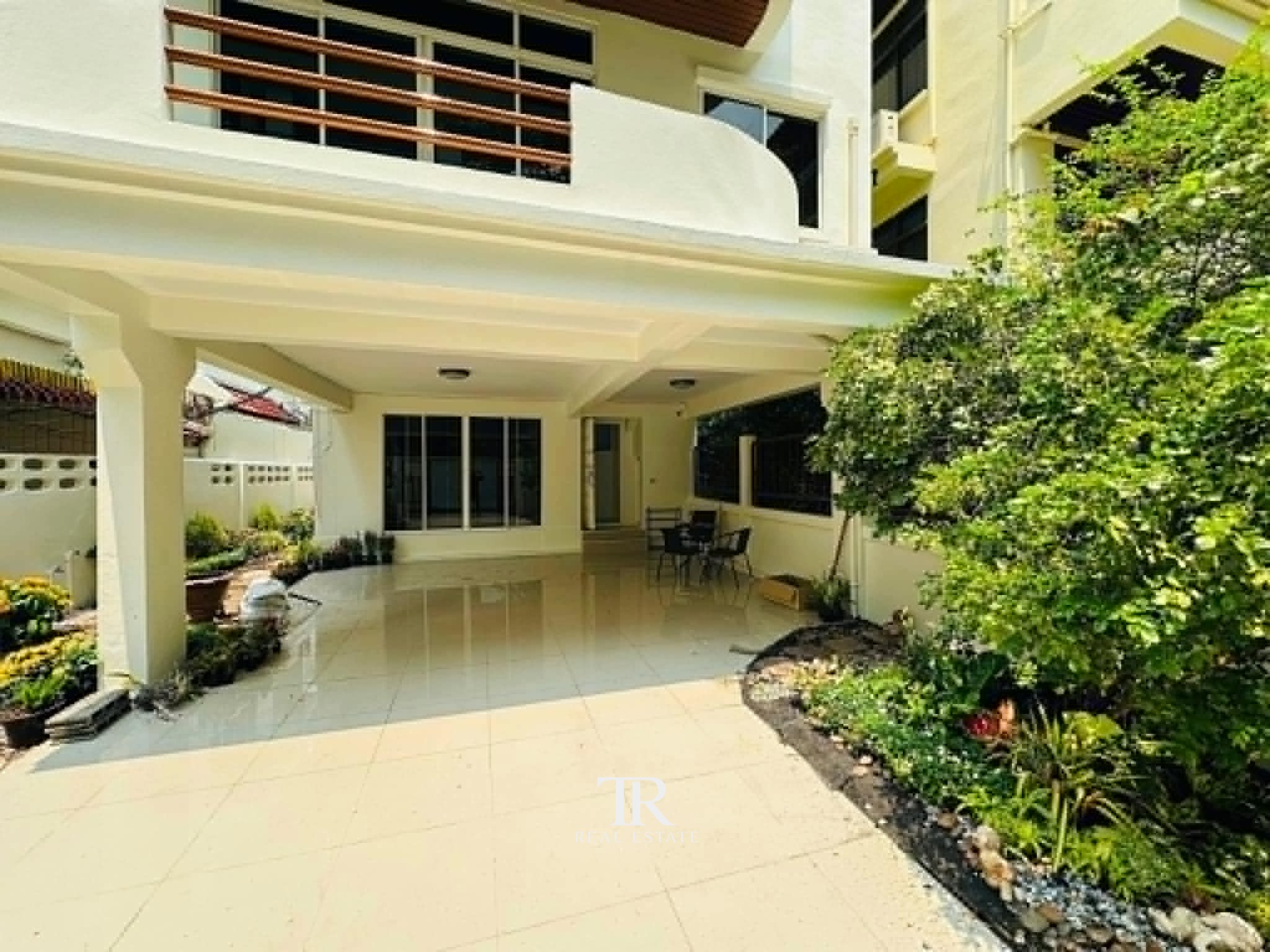 Spacious 4-Storey Single House for Rent: 5 Bedrooms in Sukhumvit 31 near BTS Phrom Phong